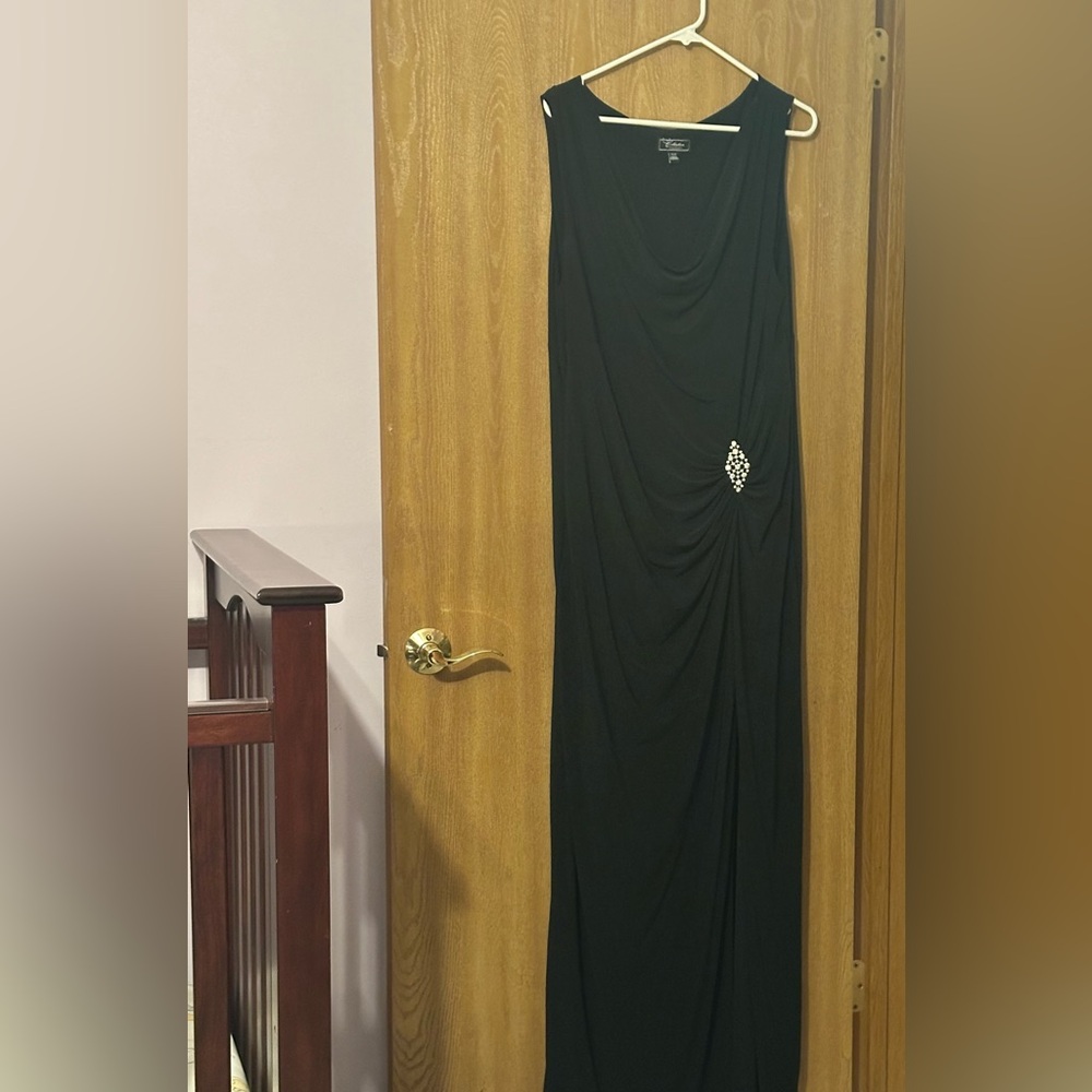 Elegant long Black Dress with Rhinestone Detail